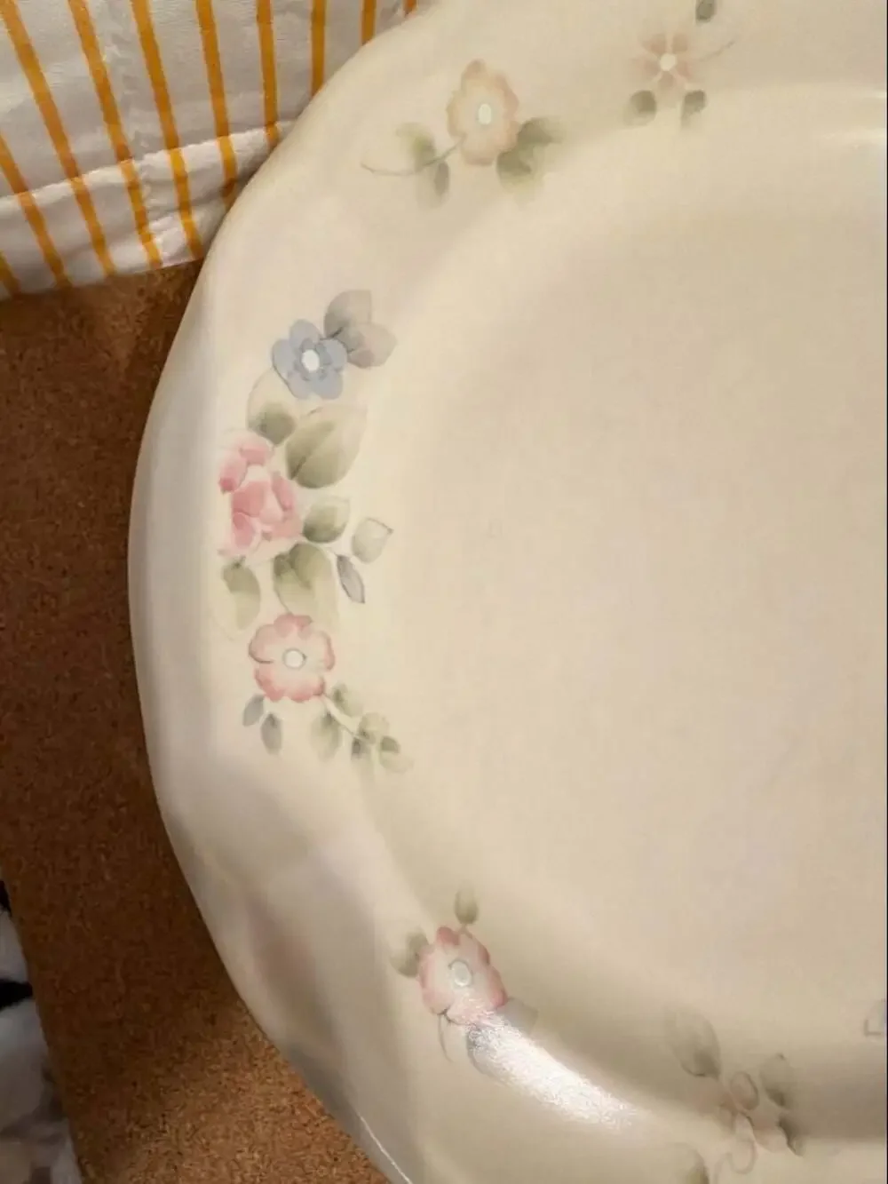 Set of 4 Vintage Pfaltzgraff Tea Rose Stoneware Dinner Plates